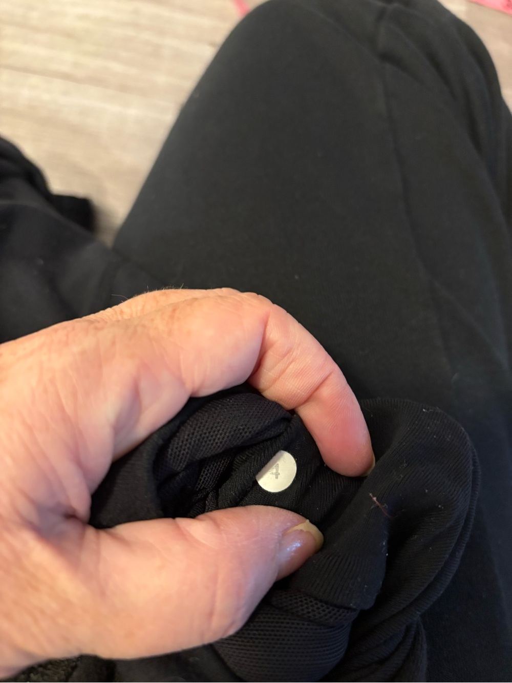 Lululemon Vintage Black Full Zip Cropped Jacket Size 4 Smocked Waist Cuffs - Picture 4 of 4